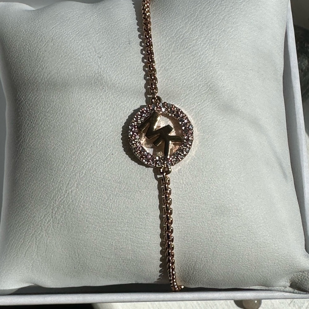⬇️ ⬇️ NWT Michael Kors Gold Logo Crystal Bracelet ⬇️ ⬇️